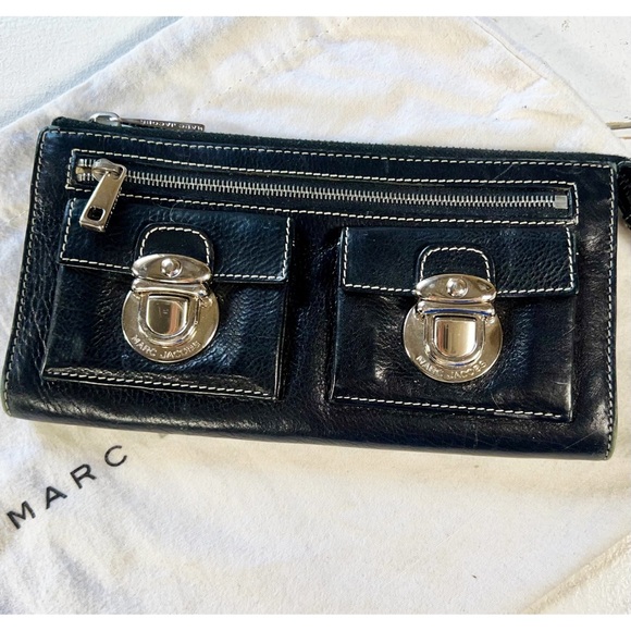 |GiFTED| Ferragamo Black Leather Continental Wallet - Picture 1 of 8
